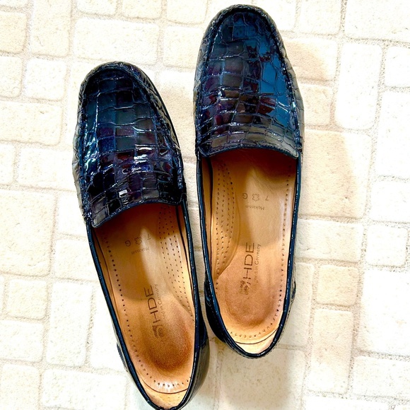 Reptile Texture Patent Leather Loafers - Picture 5 of 9